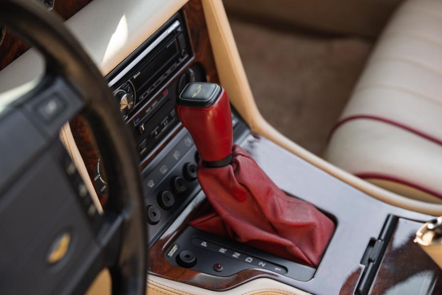 Детали интерьера Aston Martin Virage Volante 1993 года  (NA) (фото 18 из 63)